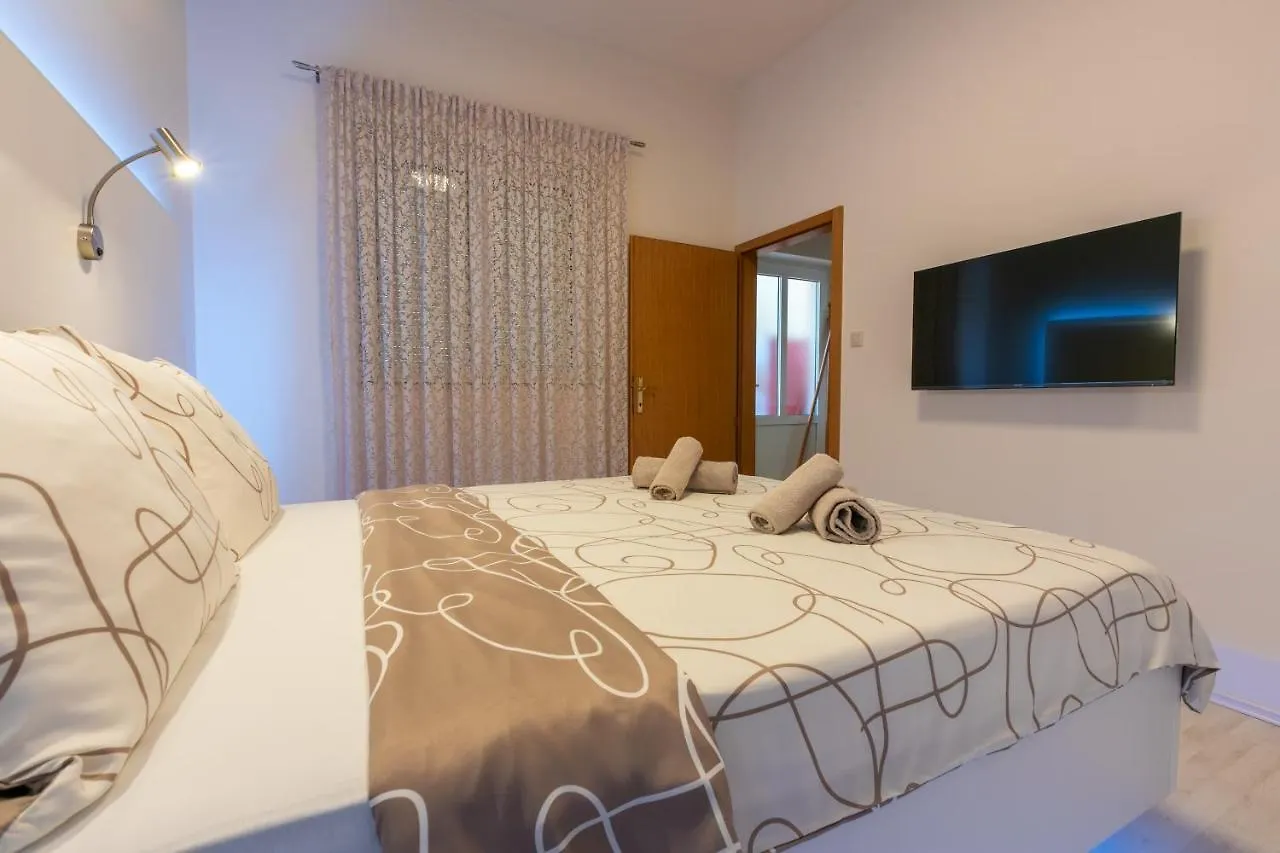 Apartments Abros Crikvenica 0*,