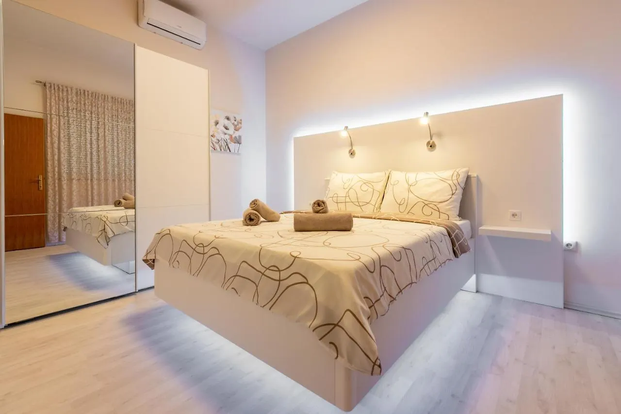 Apartments Abros Crikvenica 0*,