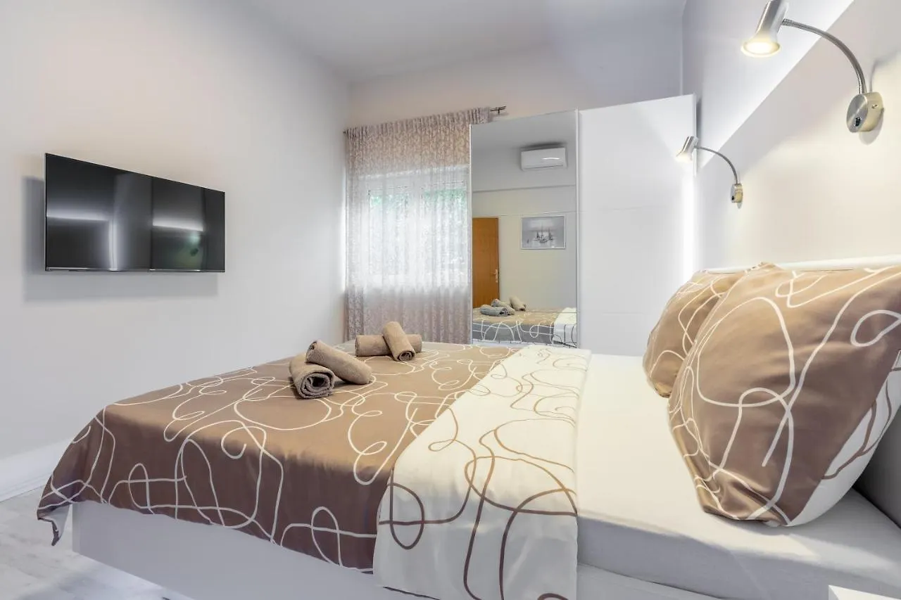 Apartments Abros Crikvenica 0*,