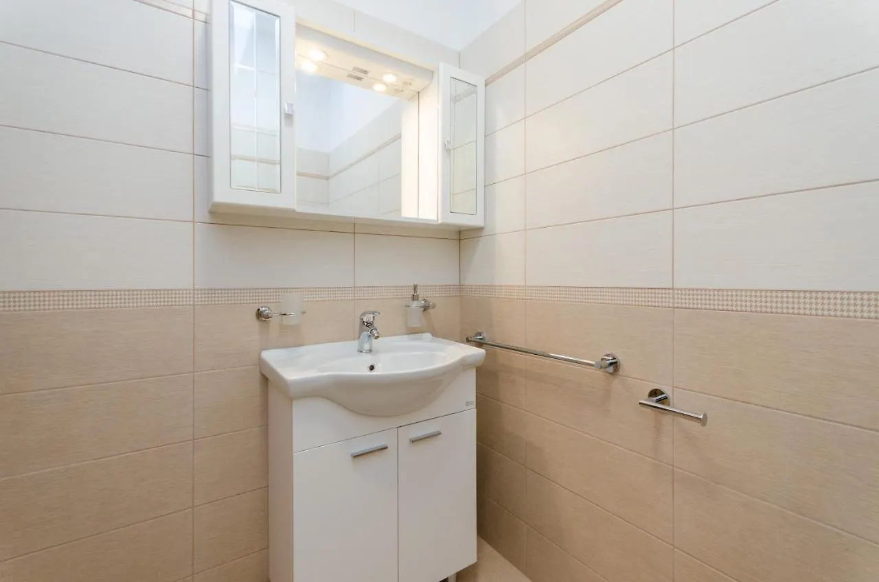 Apartments Abros Crikvenica 0*,