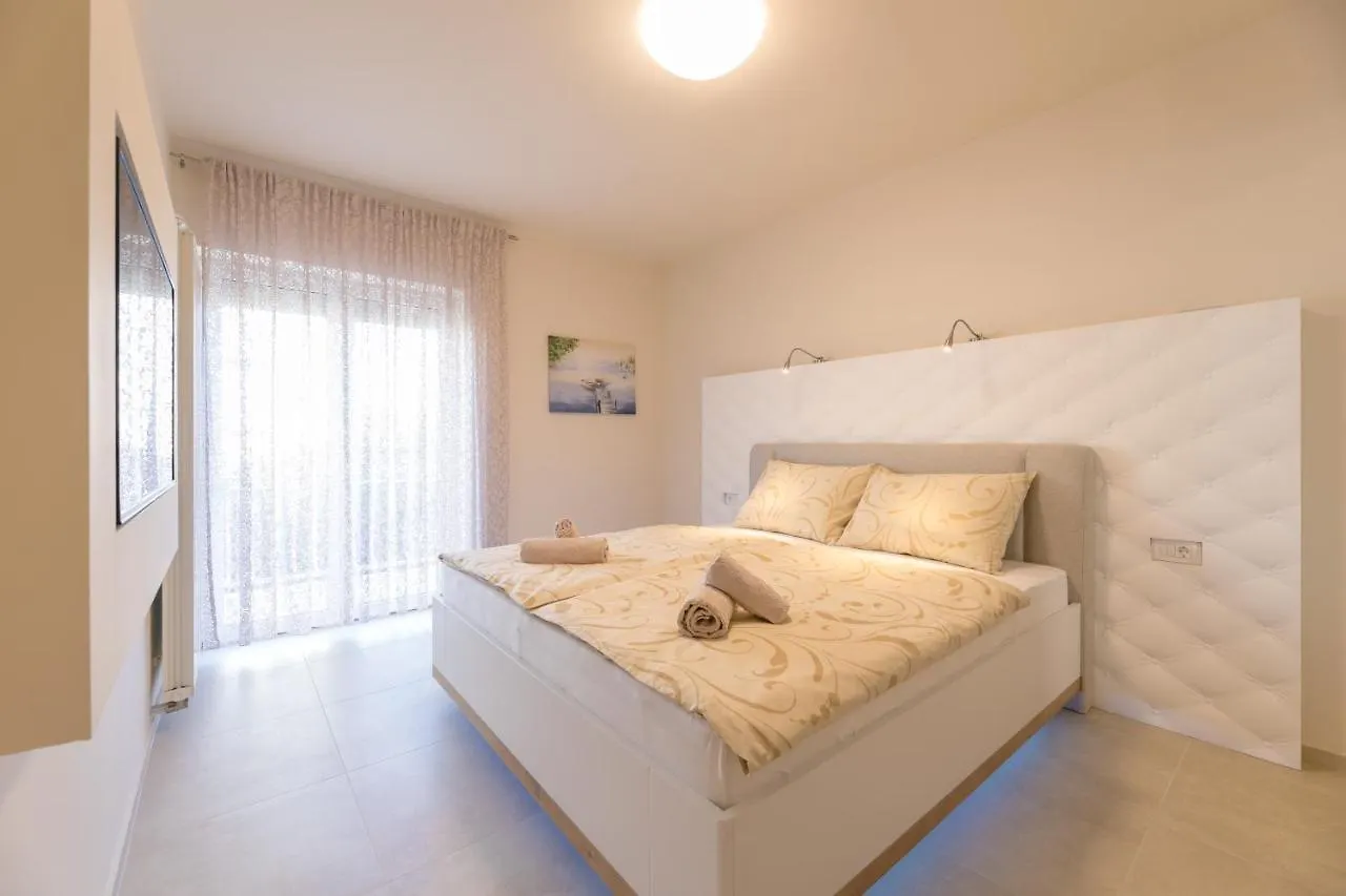 Apartments Abros Crikvenica 0*,