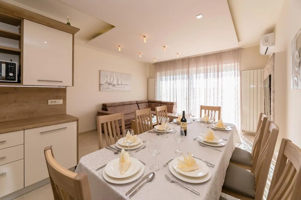 Apartments Abros Crikvenica 0*,